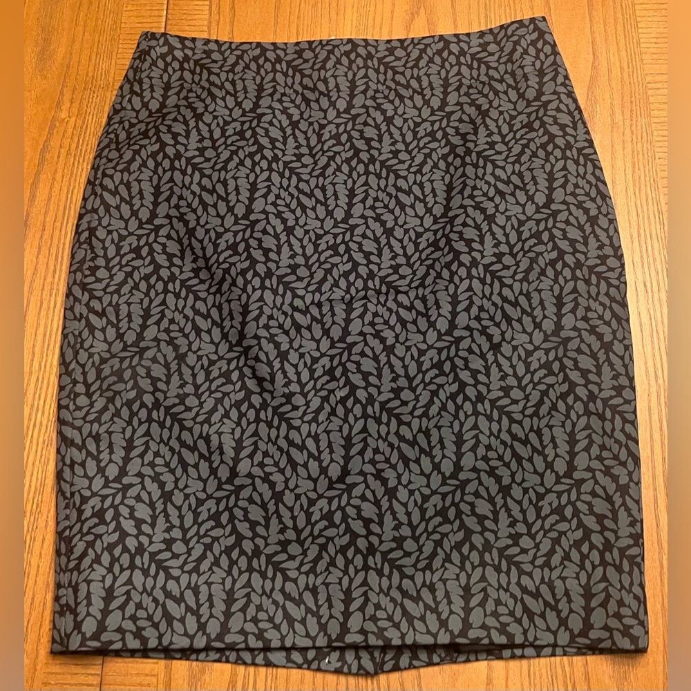 LOFT Green & Black Leaf Print Lined Stretch Pencil Mini Skirt‎ Size 0 Petite NEW